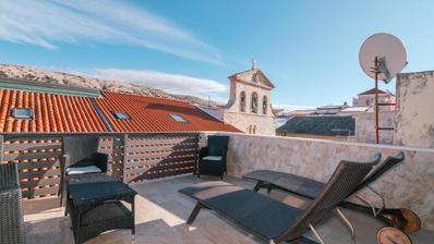 Casa em Pag, dividida em quatro pisos, com 155 m², no centro de Pag