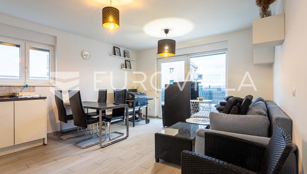 Kaštel Kambelovac - two-bedroom apartment with spacious garden