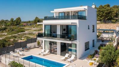 Otok Čiovo, Okrug Gornji - moderna vila s bazenom blizu mora 