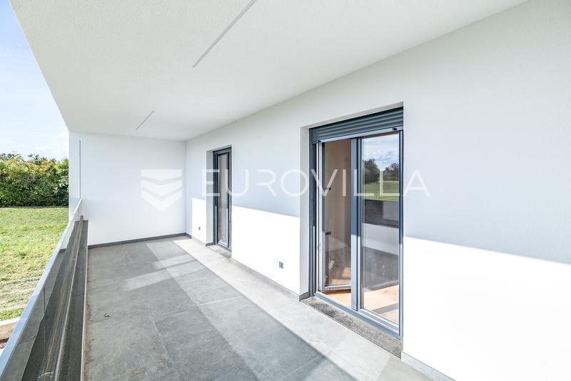Zagreb, Rakitje, luksushuvila 240 m² - 12