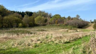 Duga Resa, byggtomt om 2517 m², endast 150 m till Mreznica