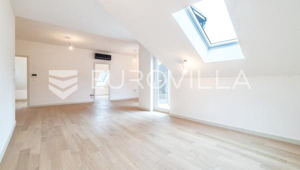 Samobor, Centro - Lindo apartamento T3 recém-renovado, 84 m²