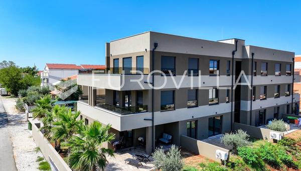 Zadar, Privlaka, trosoban stan na prvom katu s pogledom na more 110,22 m²