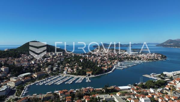 Dubrovnik, Gornji Kono - Teraslı, Bahçeli ve Deniz Manzaralı Dört Odalı Daire