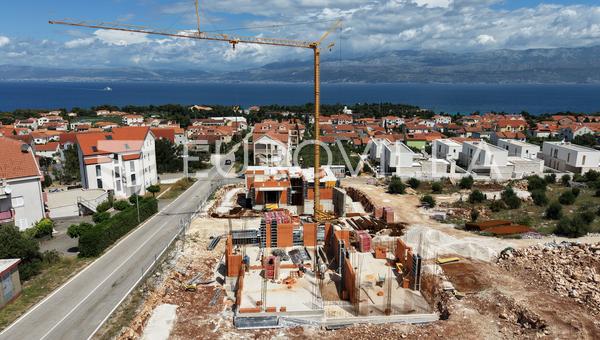 Brač, Supetar, jednosoban stan u prizemlju s vrtom