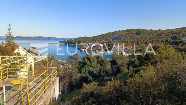 Dugi otok, Zaglav, građevinsko zemljište 400 m² na odličnoj lokaciji 100m od mora