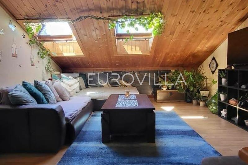 Crikvenica, háromszintes ház a sétányon két külön bejárattal, első sor a tengerhez. - 8