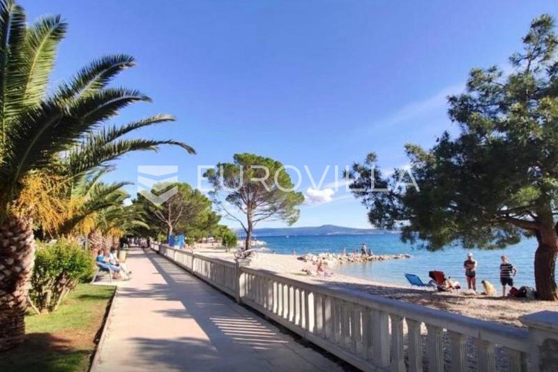 Crikvenica, háromszintes ház a sétányon két külön bejárattal, első sor a tengerhez. - 17