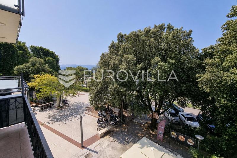 Crikvenica, háromszintes ház a sétányon két külön bejárattal, első sor a tengerhez. - 14