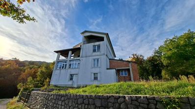Opatija, Bregi, kuća 400 m² sa tri garaže i pogledom na more