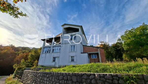 Opatija, Bregi, hus på 400 m² med tre garage och havsutsikt.