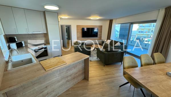 Baska Voda, yeni bina, taşınmaya hazır, eşyalı üç yatak odalı daire 101,50 m²