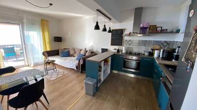 Krilo Jesenice, namješten stan s neuređenim potkrovljem 70 m²