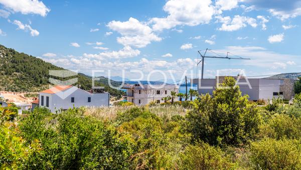 Marina, building plot of 1,800 m² in an attractive location with sea view