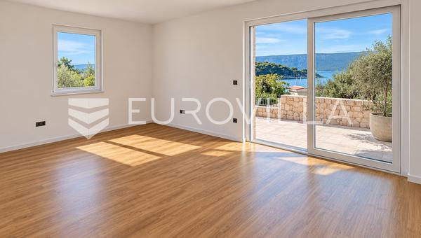 Cres, Melin, Jednoizbový byt, 70 m², so súkromnou záhradou, 100 m od mora