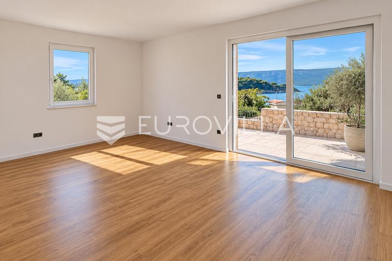 Cres, Melin, dvosoban stan 70 m² s okućnicom, 100 m od mora - 1