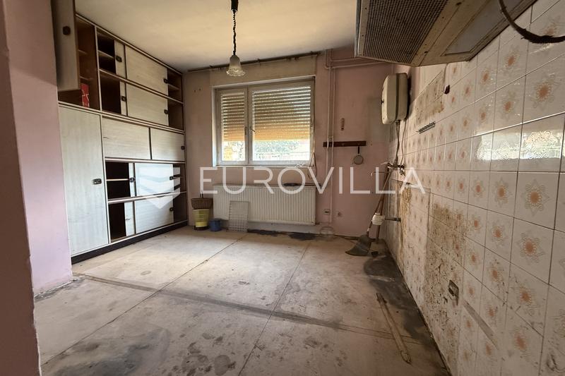 Beli Manastir, bymidte, familiehus i den sidste fase af renoveringen, 160 m² - 2