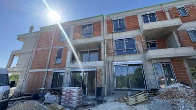 Istra, Pula, stan u prizemlju s vrtom, moderna novogradnja