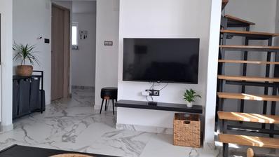 Istria, Vodnjan, trojizbový byt, 2 parkovacie miesta, komora