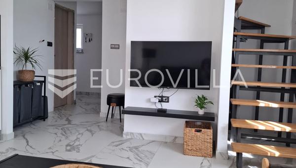 İstria, Vodnjan, üç odalı daire, 2 araçlık park yeri, depo