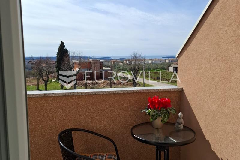 Istra, Vodnjan, trosoban stan, 2 parking mjesta, ostava