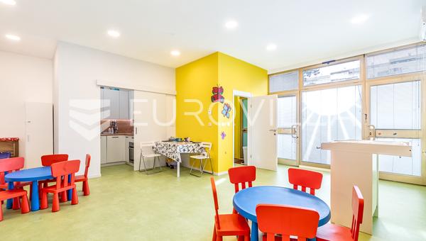 Záhřeb, Prečko, nově zrekonstruovaný obchodní prostor v přízemí, 43,77 m²