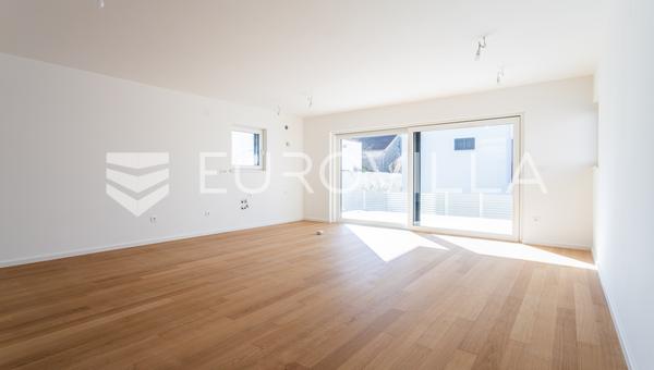 Vodice, OBRA NUEVA, amplio apartamento con patio en pleno centro, 139,61 m²