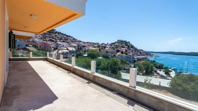 Šibenik, plaža Banj, prekrasan trosoban stan s pogledom na more, 128,30 m²
