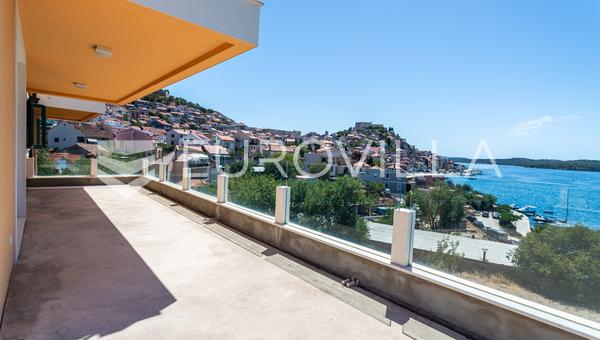 Šibenik, Banj-stranden, vacker trerumslägenhet med havsutsikt, 128,30 m²