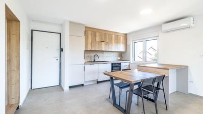 Zagabria, Remete, appartamento trilocale recentemente ristrutturato con due terrazze, 70 m²