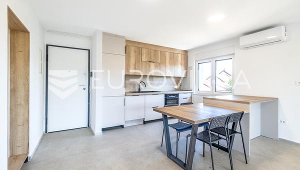 Zagreb, Remete, newly renovated three-room apartment with two terraces, 70 m²