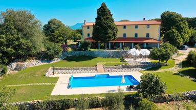 Istrie, domaine touristique exclusif avec restaurant, piscine et potentiel de développement