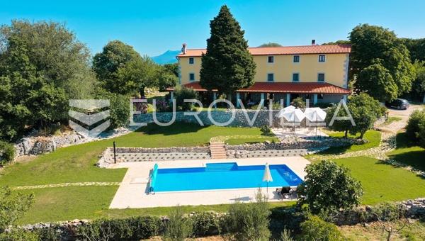 Istria, finca turística exclusiva con restaurante, piscina y potencial de desarrollo