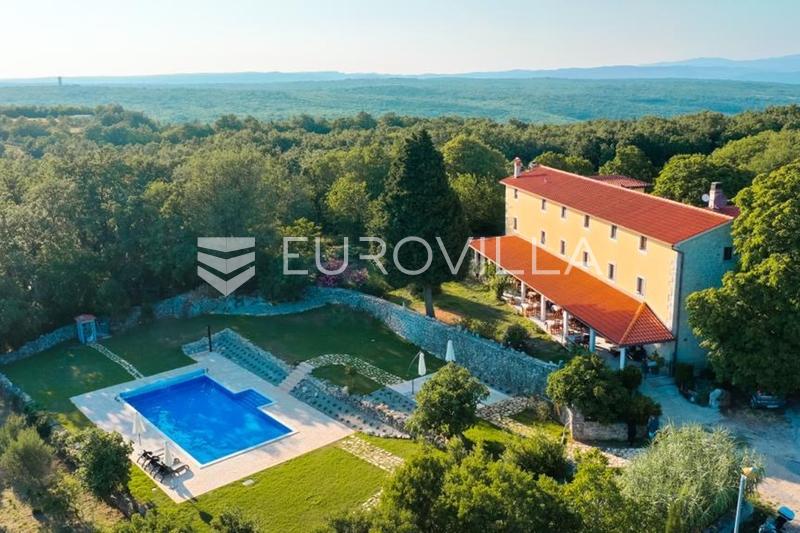 Istrien, exklusiv turistanläggning med restaurang, pool och utvecklingspotential - 3