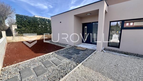 İSTRIA, STOKOVCI, yüzme havuzlu, tam donanımlı ev