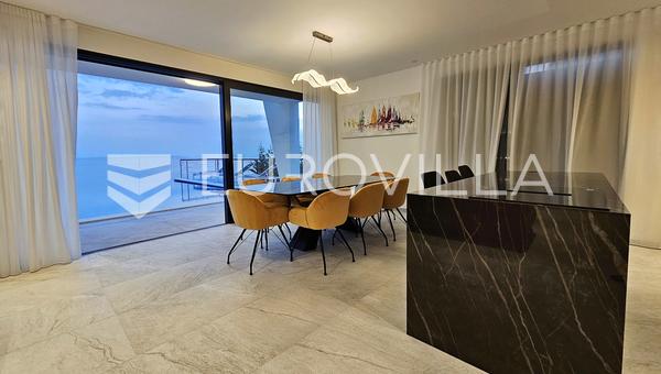 Podstrana, en smuk villa med panoramaudsigt over havet