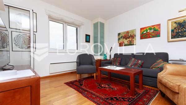 Lovran, Centro, hermoso apartamento de dos habitaciones de 44 m², con vista panorámica al mar