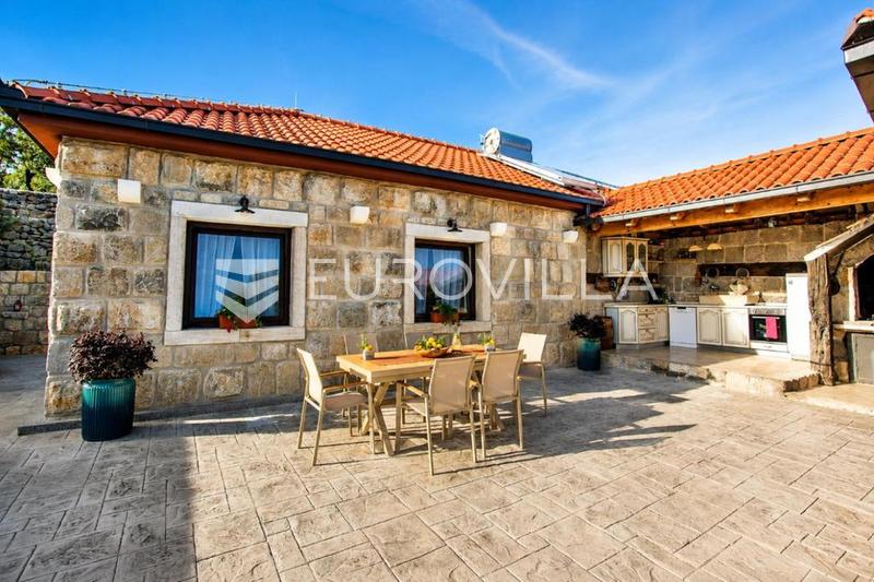 Zona Trogir, villa in pietra con piscina e giardino mediterraneo - 2