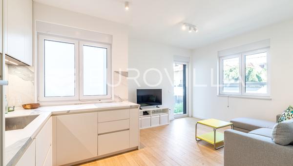 Zagreb, Trnje, NYBYGGET, toværelses lejlighed med have og parkering 68 m²
