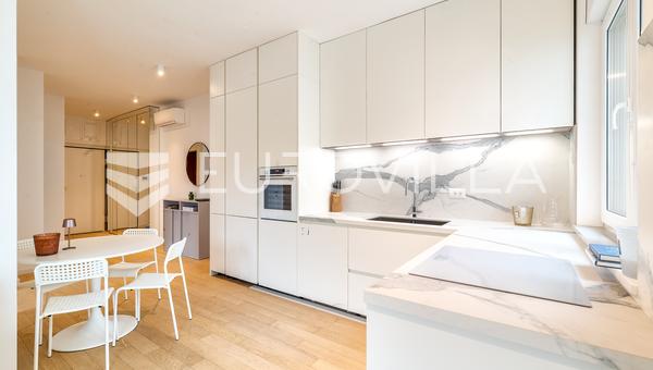 Zagreb, Trnje, YENİ YAPIM, bahçeli ve otoparklı iki yatak odalı daire 68 m²