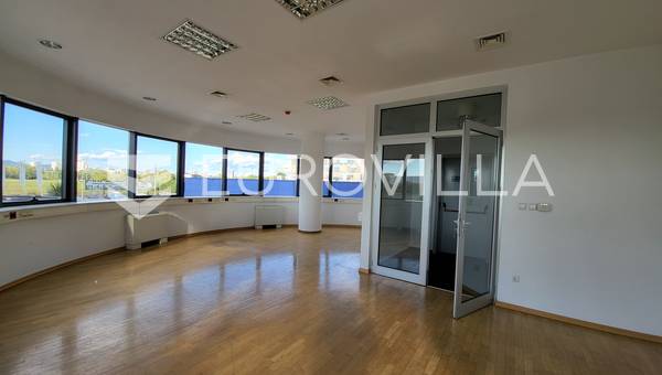 Zagreb, Novi Zagreb, poslovni prostor za zakup 1130 m² na 2. katu poslovne zgrade s dizalom