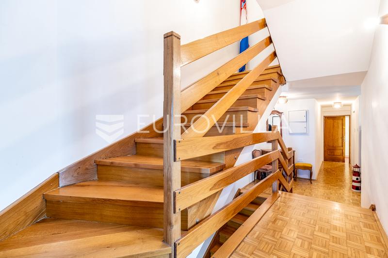 Samobor, centrum, rummeligt hus på 202 m² med panoramaudsigt og have - 6