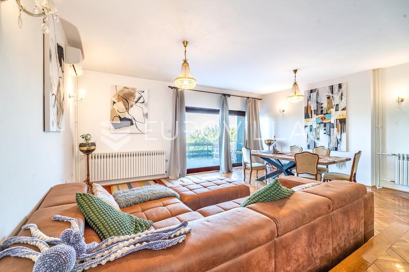Samobor, centrum, rummeligt hus på 202 m² med panoramaudsigt og have - 2