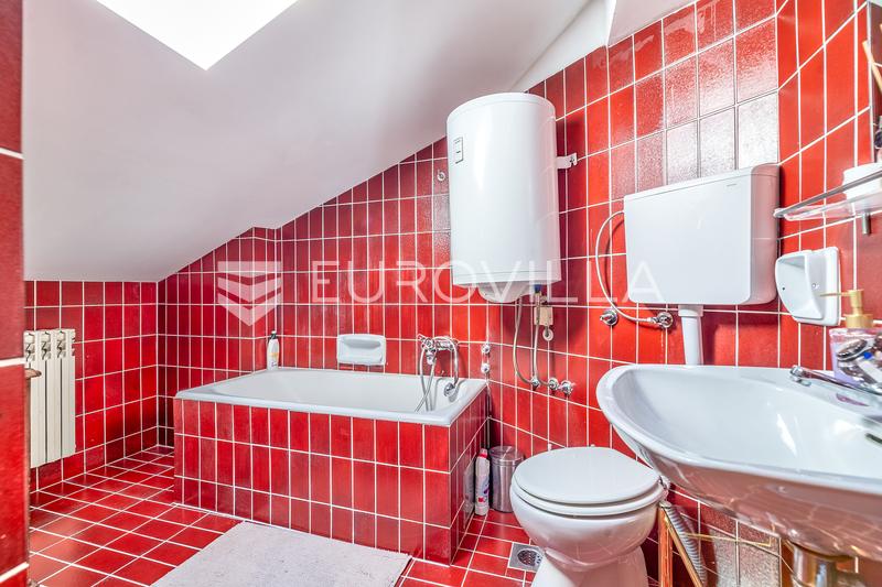 Samobor, centrum, rummeligt hus på 202 m² med panoramaudsigt og have - 10