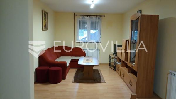 Rakovica, ev 220 m², 3 ayrı daire