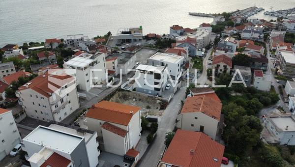 Podstrana, Strožanac, odlična samostojeća kuća, šest stambenih jedinica