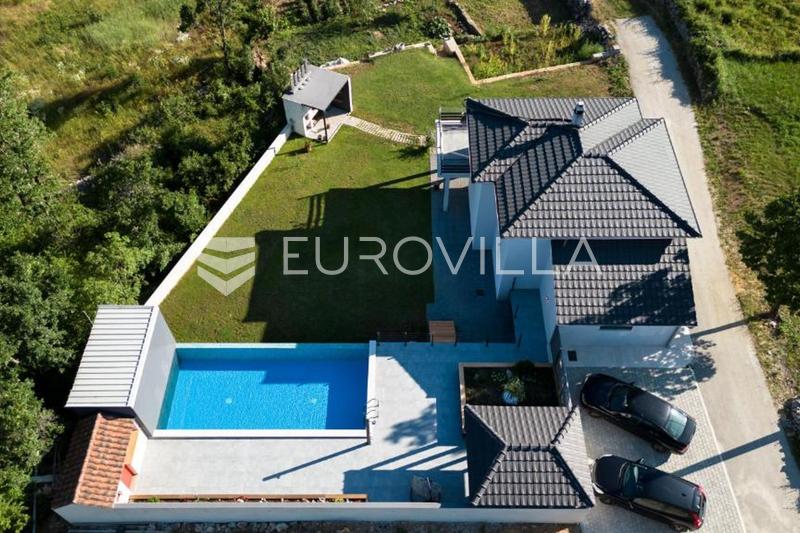 Imotski, Lokvičići – holiday home with a swimming pool and spacious yard in a peaceful location