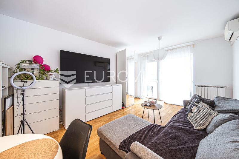 Zagreb, Zapruđe, modern two-room apartment with a balcony, storage unit, and garage parking space - 3