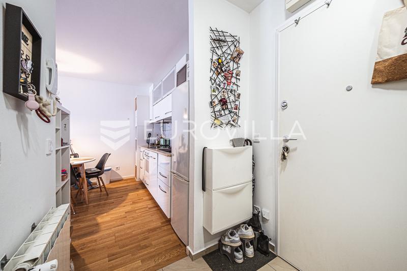 Zagreb, Zapruđe, modern two-room apartment with a balcony, storage unit, and garage parking space - 6