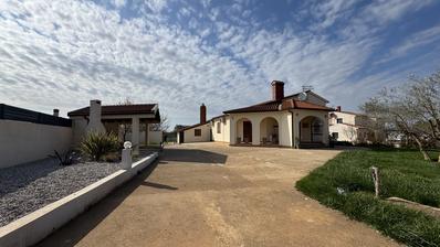 Istra, Valbandon, najam obiteljske kuće 180m2 s predivnom okućnicom